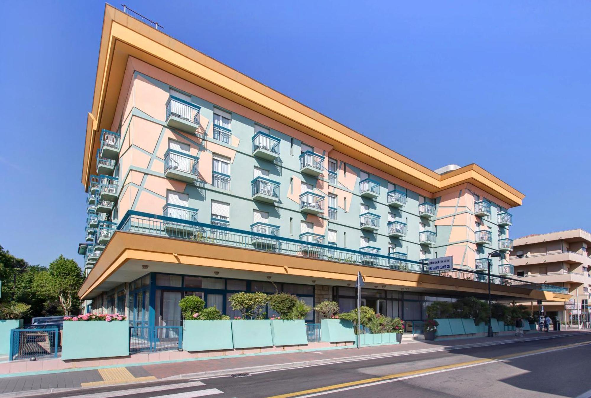 Big Family Hotel Белариа-Игеа Марина Екстериор снимка
